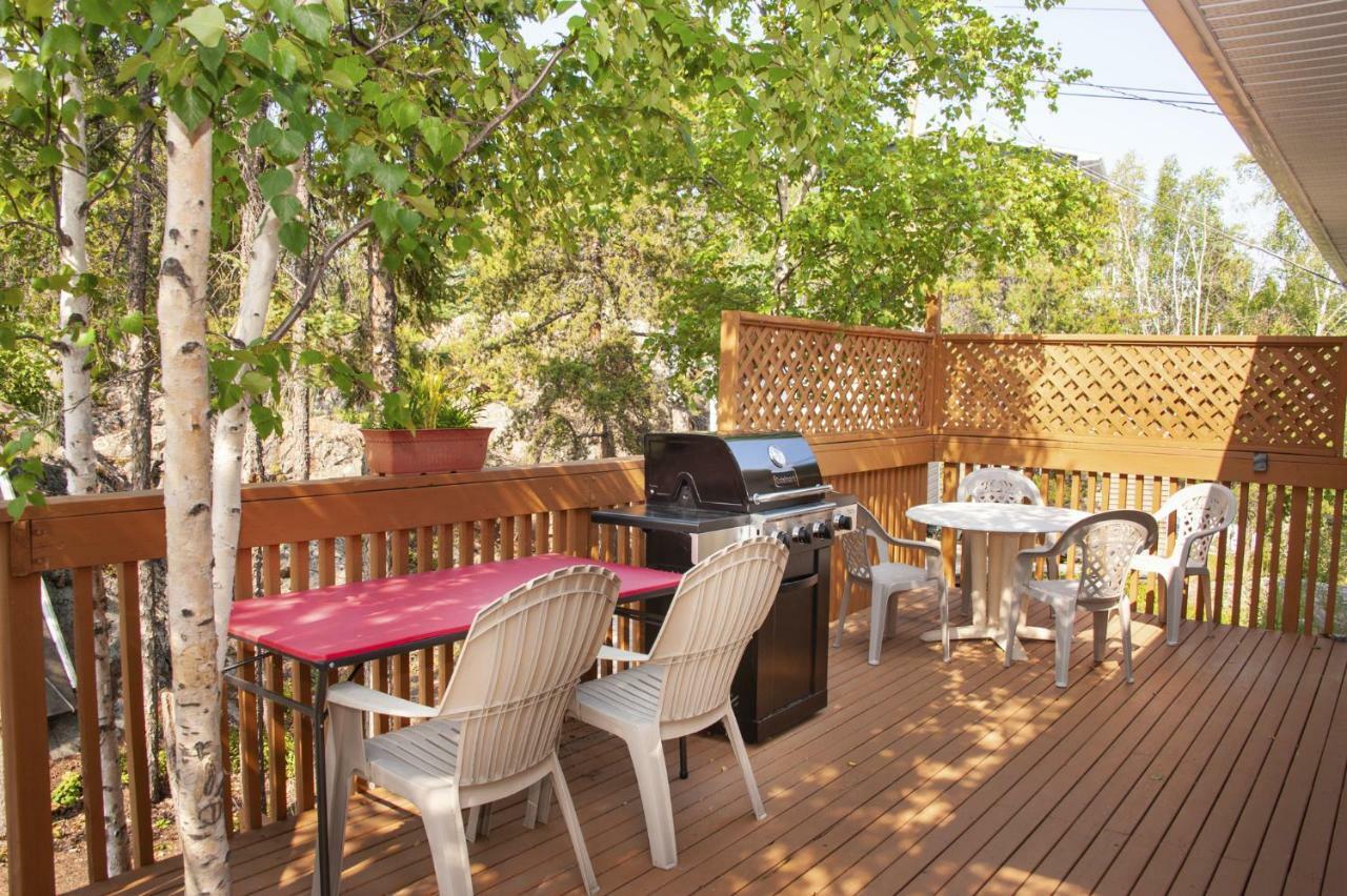 Tiga Bed And Breakfast Йеллоунайф Экстерьер фото